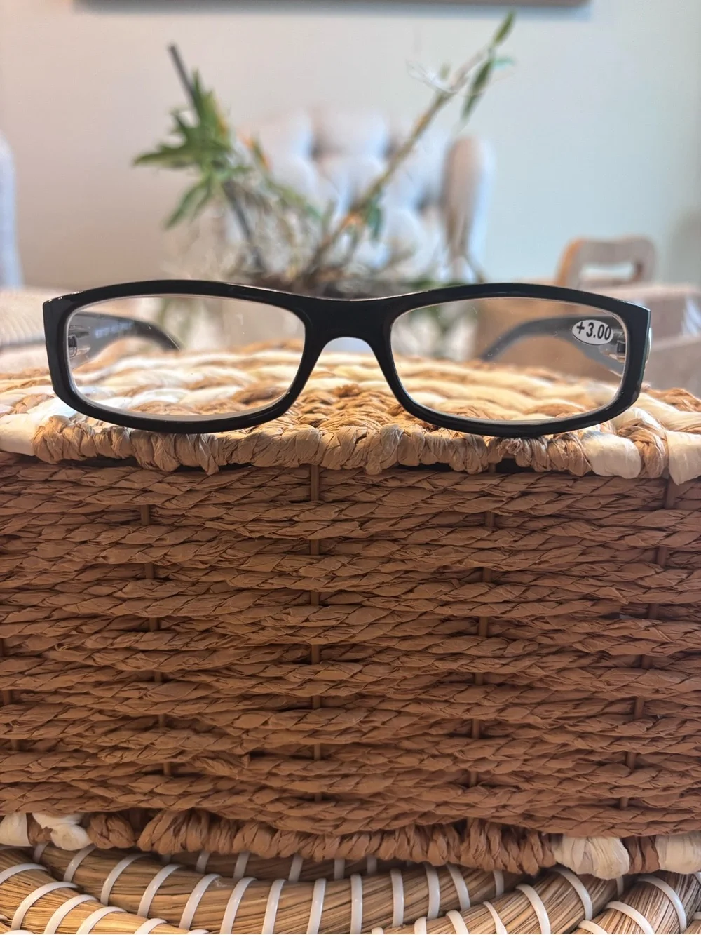 ITALY DESIGN Black Reading Glasses with Rhinestone Detail - +2.50 & +3.00 Eight